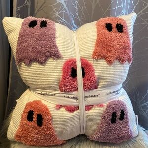 BNWT CUPCAKES AND CASHMERE Viral Pink Purple Ghost Pillows Set of 2